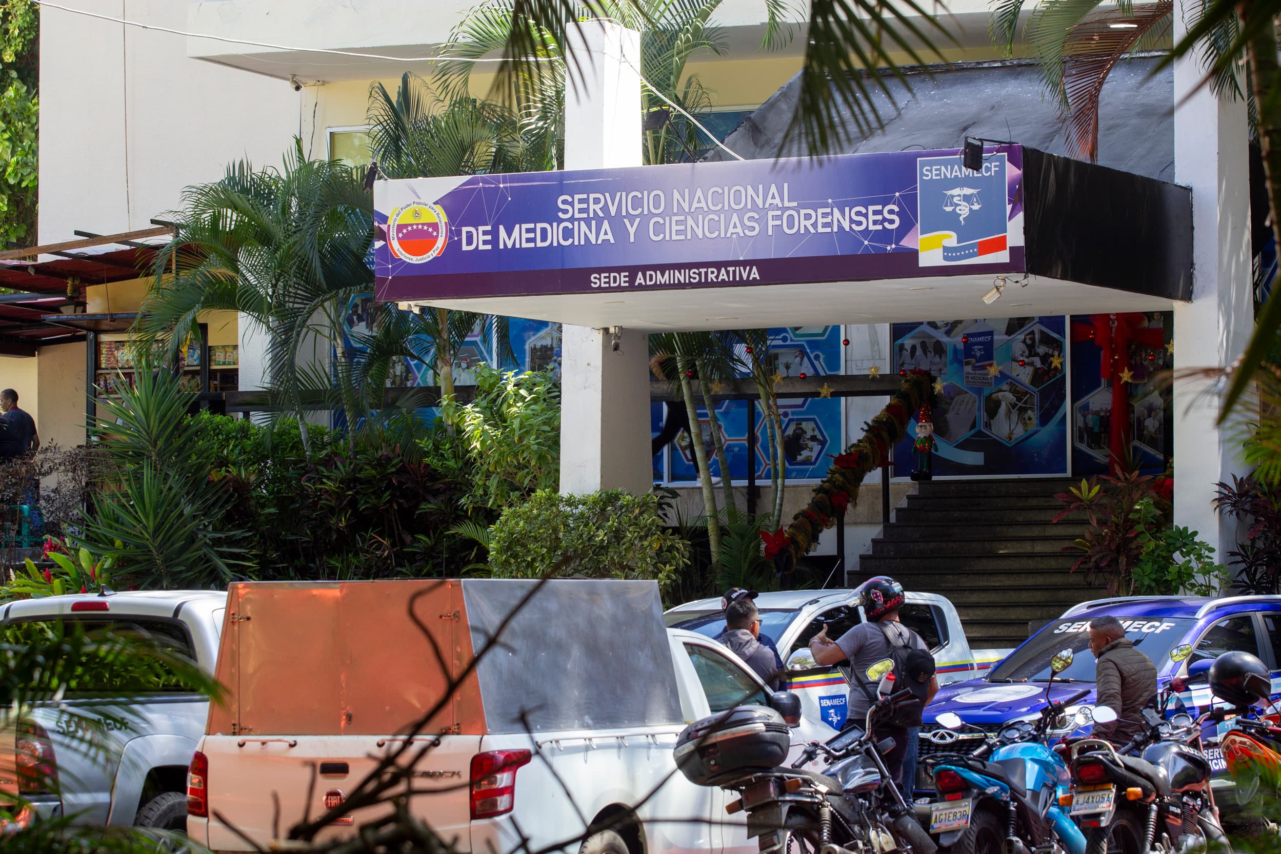 Familiares de las víctimas de los sismos denuncian retrasos y desorganización en la morgue de Caracas