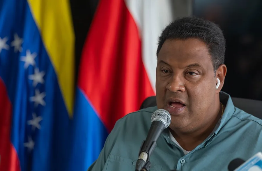 Justicia de Venezuela otorga libertad condicional al exalcalde opositor Rafael Ramírez