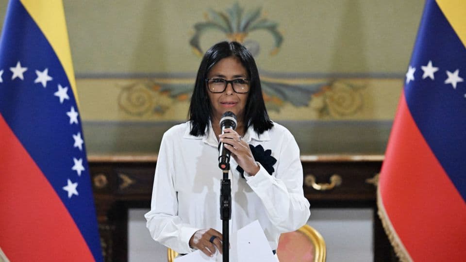 Delcy Rodríguez acumula más de 100 días al frente de Venezuela en medio de tensiones políticas y reclamos de transición