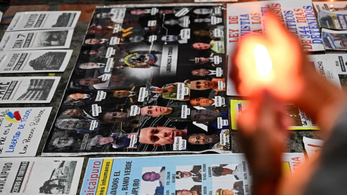Aplicación selectiva y discrecional de la Ley de Amnistía mantiene a 477 presos políticos en Venezuela: denuncian exclusión de opositores y militares