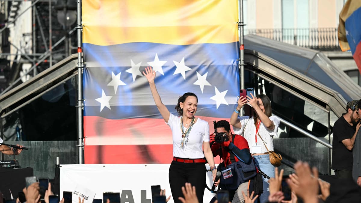 María Corina Machado pide a miles de venezolanos en Madrid que preparen el regreso