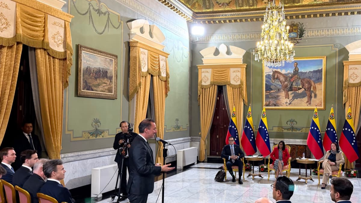 Venezuela firma más acuerdos de petróleo y gas con empresas estadounidenses en medio de elogios de Delcy Rodríguez a Trump
