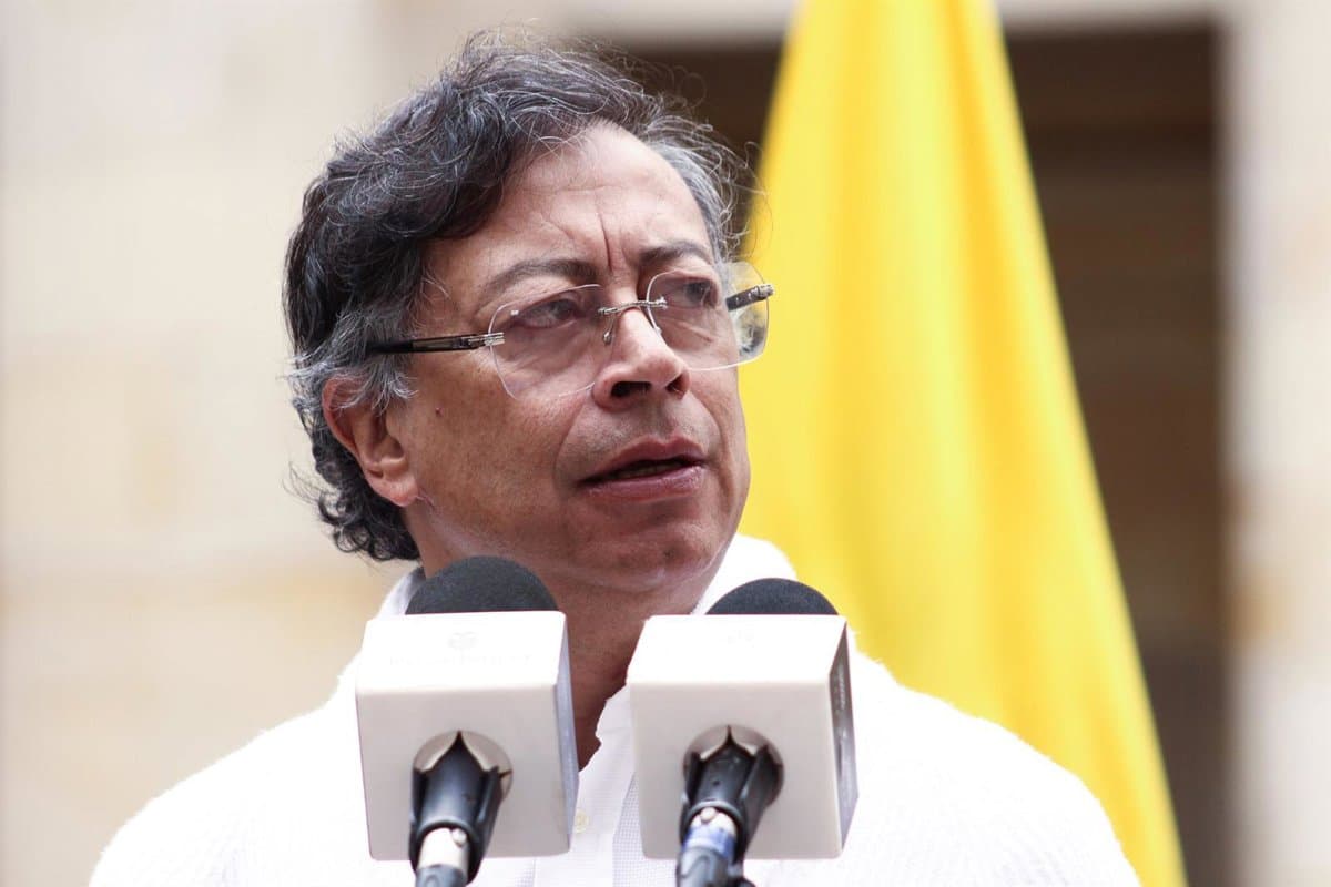 Petro dice que la derecha venezolana "no es democrática" y que Machado puede moverse por "vendetta política"