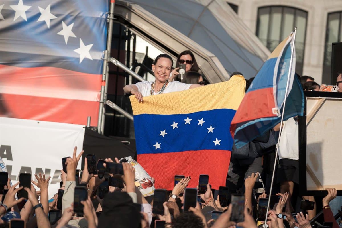 La Embajada de Venezuela pide disculpas por las palabras de Carlos Baute en el acto de María Corina Machado en Madrid