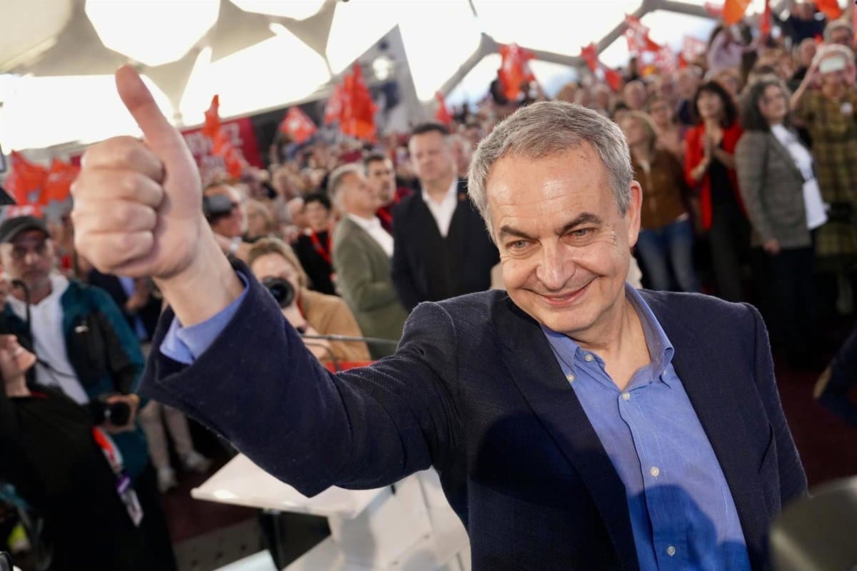Zapatero afea a Machado no verse con Sánchez y a quienes le insultaron en Sol les recuerda: están aquí por su Gobierno