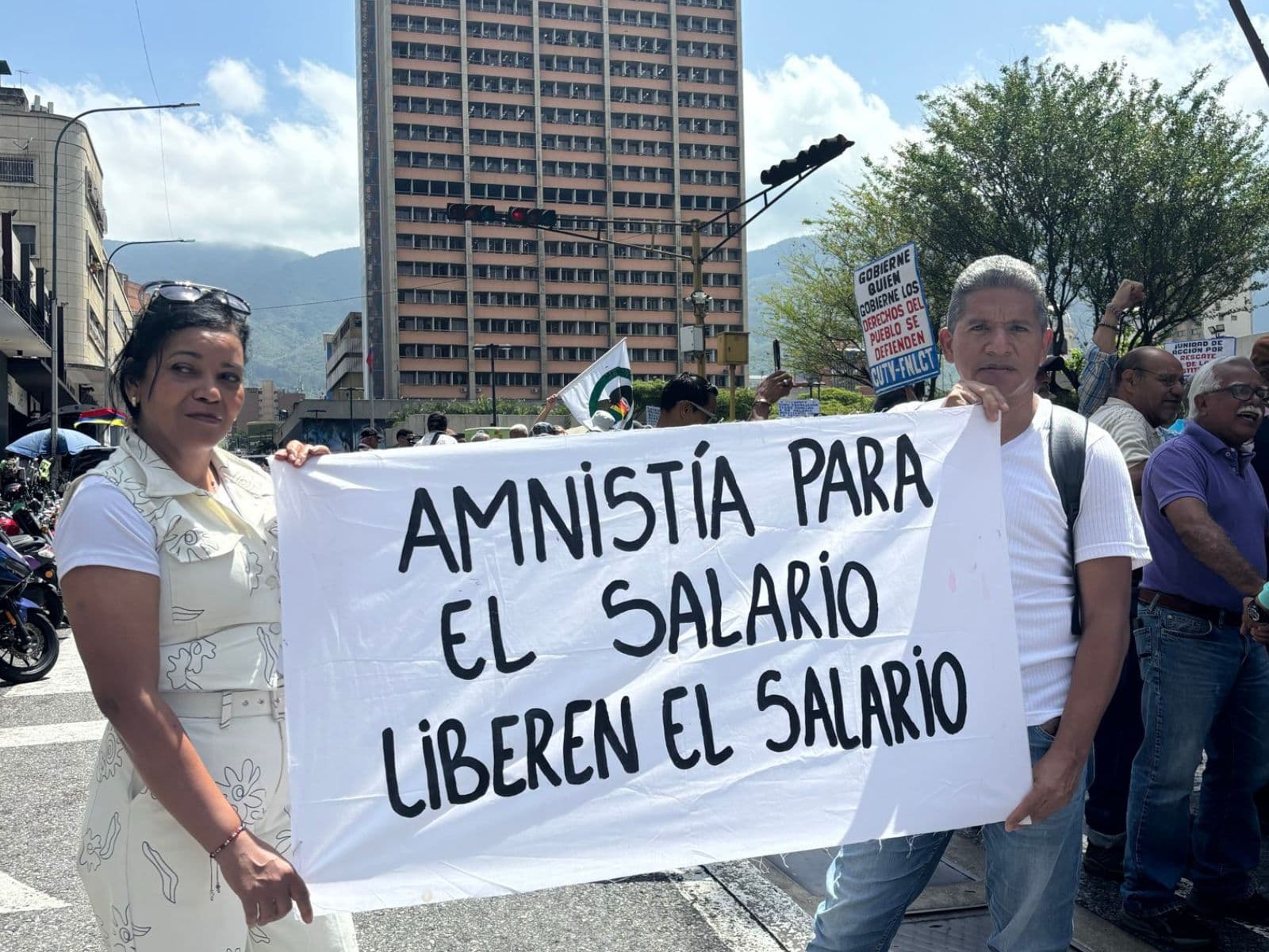“No al exterminio”: adultos mayores protestan en su día por el derecho a una vida digna