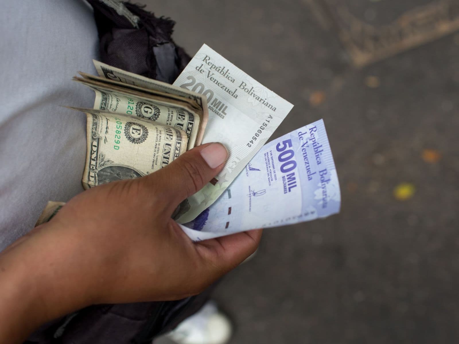 8 de cada 10 venezolanos considera que la situación económica “es mala” según Latam Pulse
