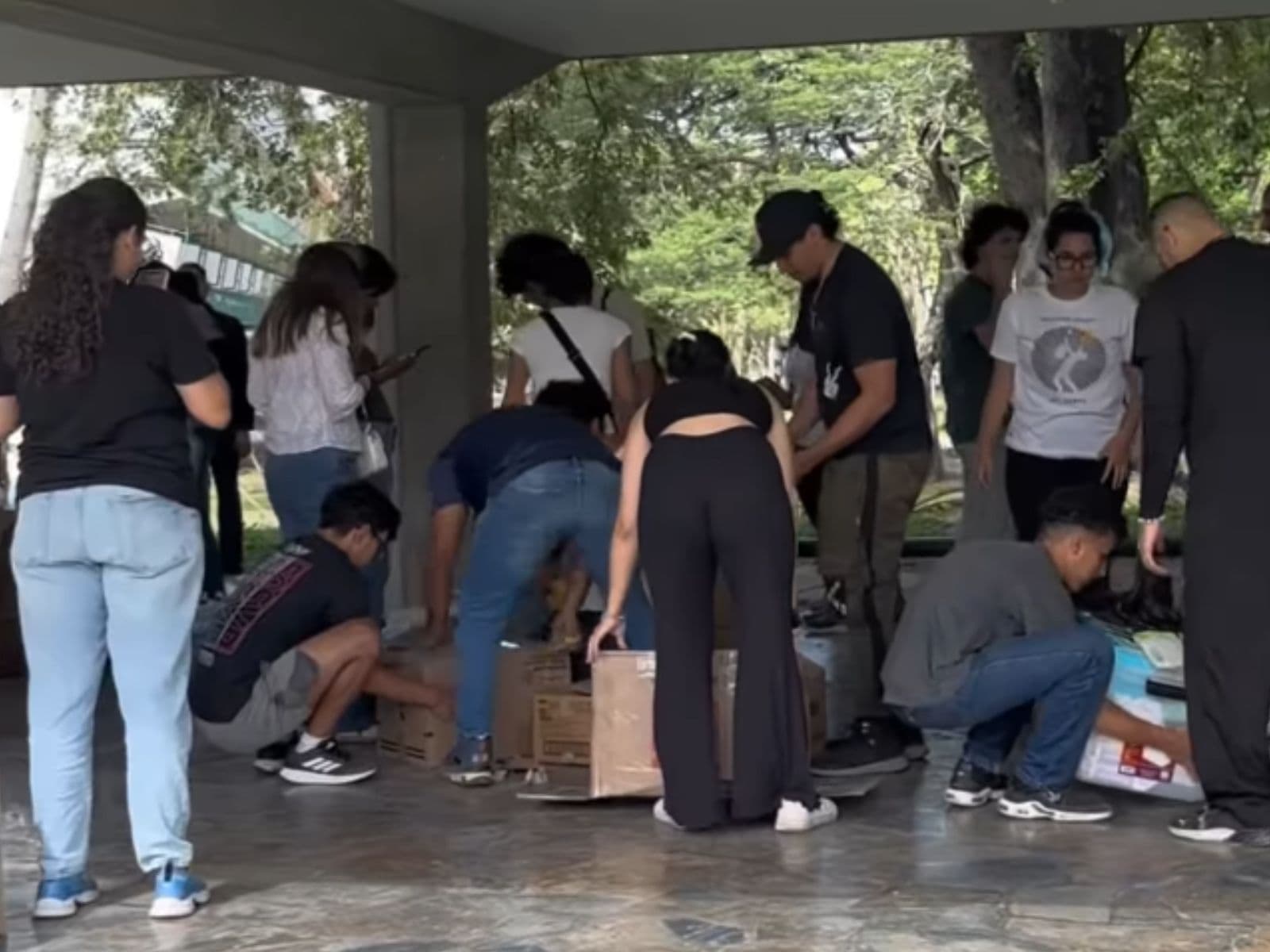 Se activan centros de acopio para ayudar a las víctimas de los terremotos