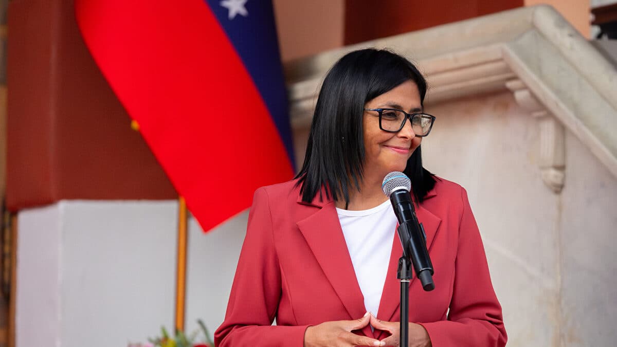 Lluvia de millones para Venezuela: FMI y EEUU avalan a Delcy tras caer Maduro