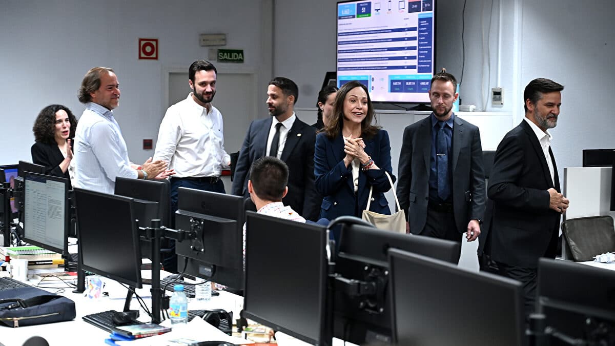 El aplauso a María Corina Machado de los periodistas de esRadio y Libertad Digital