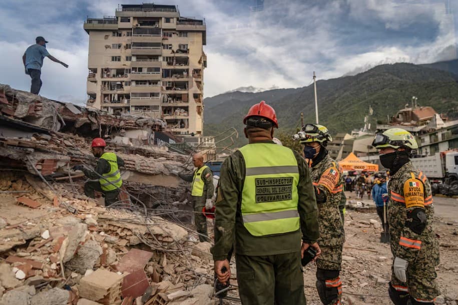 Los rescatistas mexicanos en Venezuela: “Es una de las tragedias más grandes a las que hemos asistido”