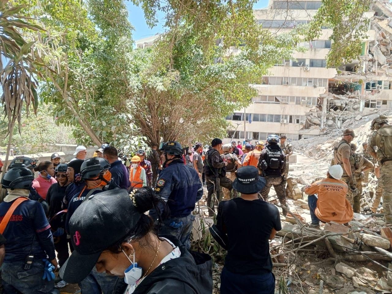 Buscan a niño de 10 años que habría sido rescatado de los escombros, pero no aparece en los hospitales