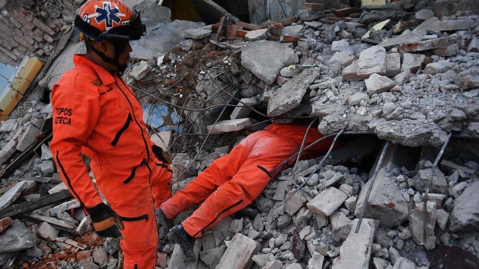 Topo azteca asegura que todavía hay posibilidades de seguir encontrando vida bajo los escombros (VIDEO)