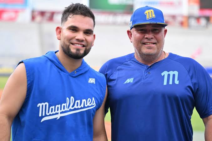 "Sigo creyendo que están vivas": Eliézer Alfonzo busca a su familia entre los escombros en La Guaira (VIDEO)