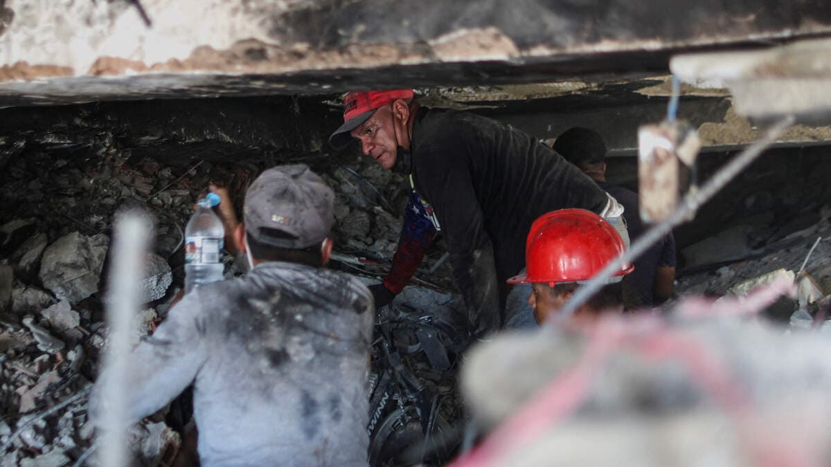 Pasó 55 horas bajo los restos de su edificio y logró salir con vida: el relato dramático de un sobreviviente