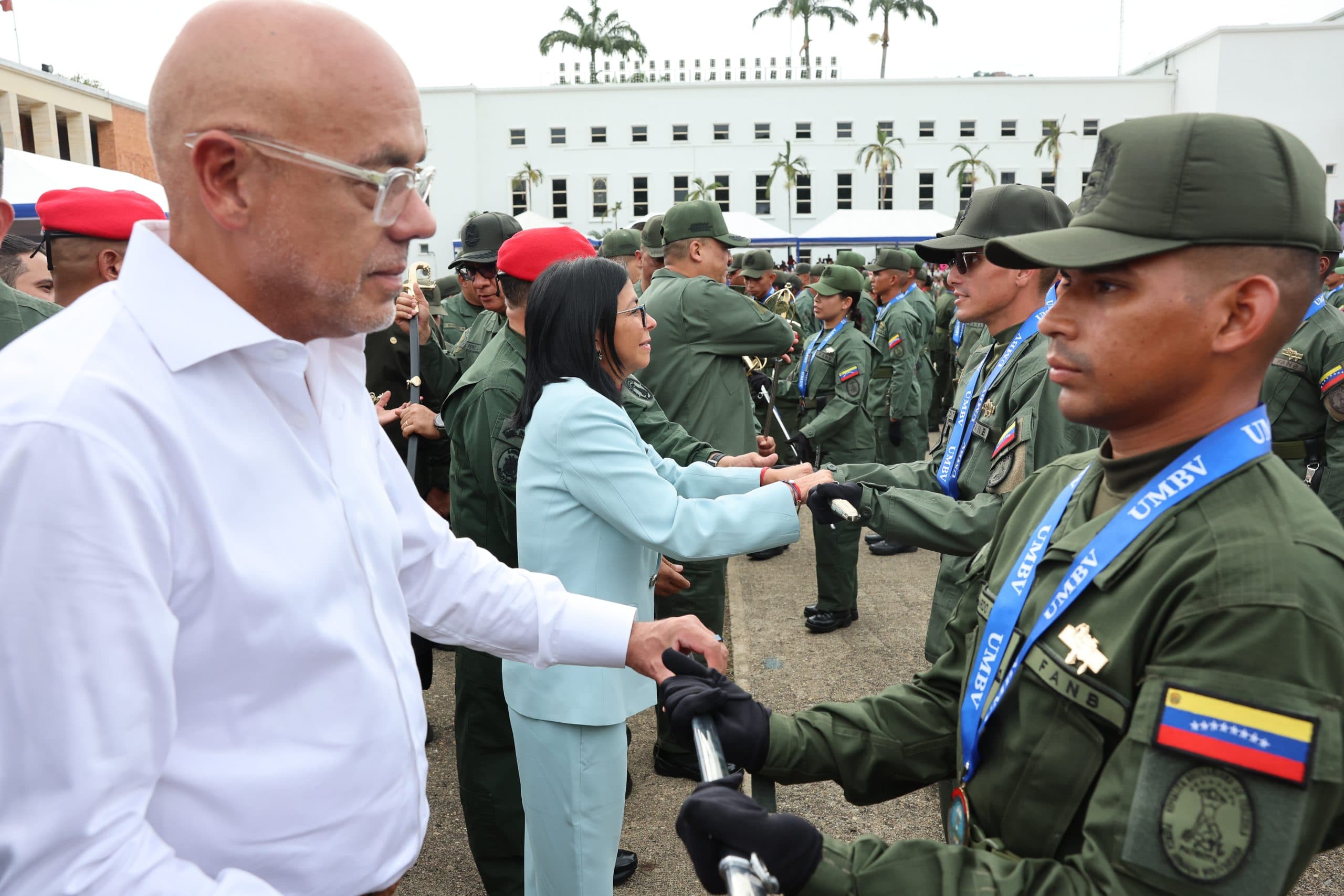 Ante la inoperancia de uniformados en la tragedia, Delcy Rodríguez ordenó la creación de un nuevo cuerpo militar