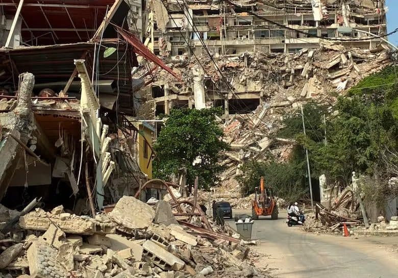 Escombros, olor a muerte y mensajes desesperados en paredes: las marcas de la tragedia en La Guaira
