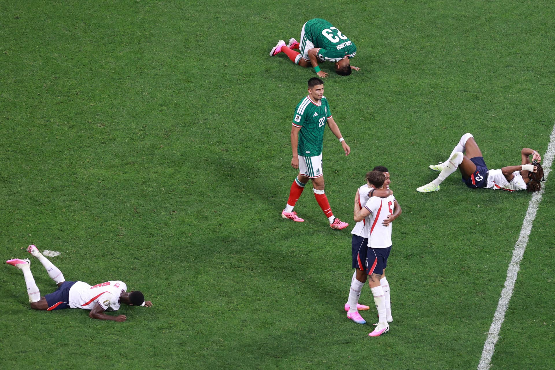Inglaterra resistió el acoso de México con un hombre menos y logró avanzar a cuartos de final del Mundial