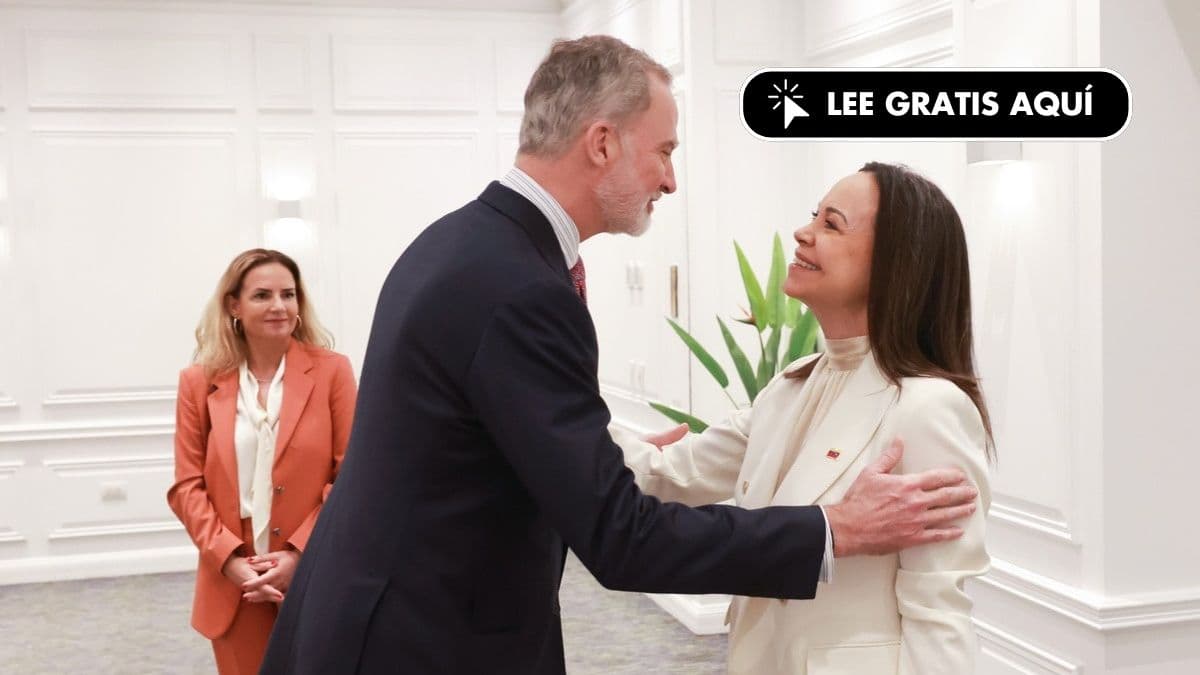 El Gobierno elude aclarar a Sumar si autorizó el encuentro del Rey con María Corina Machado