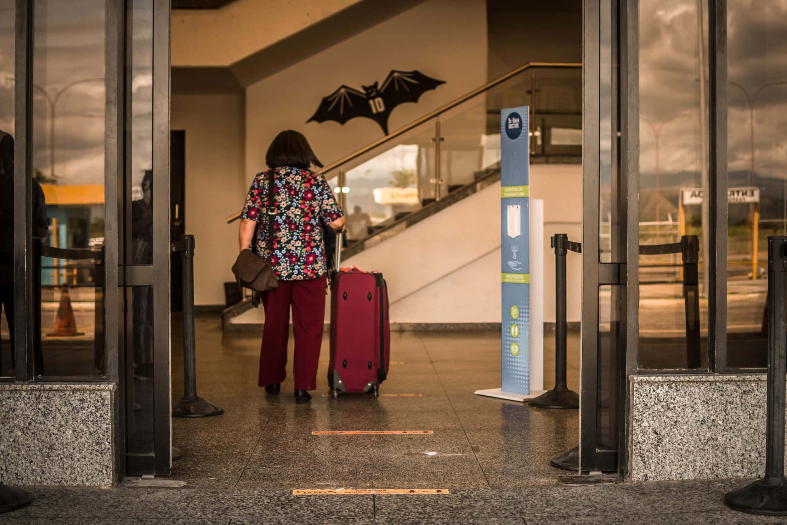 Viajeros asumen cargas económicas de trasladarse a terminales del interior por daños en Maiquetía