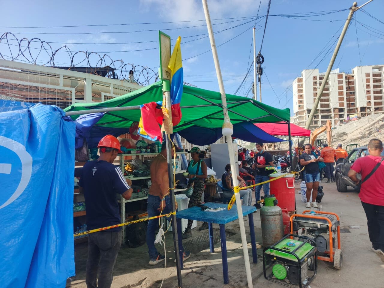 “Máquina de Guerra”: un centro de acopio en el que familiares de La Guaira prestan herramientas