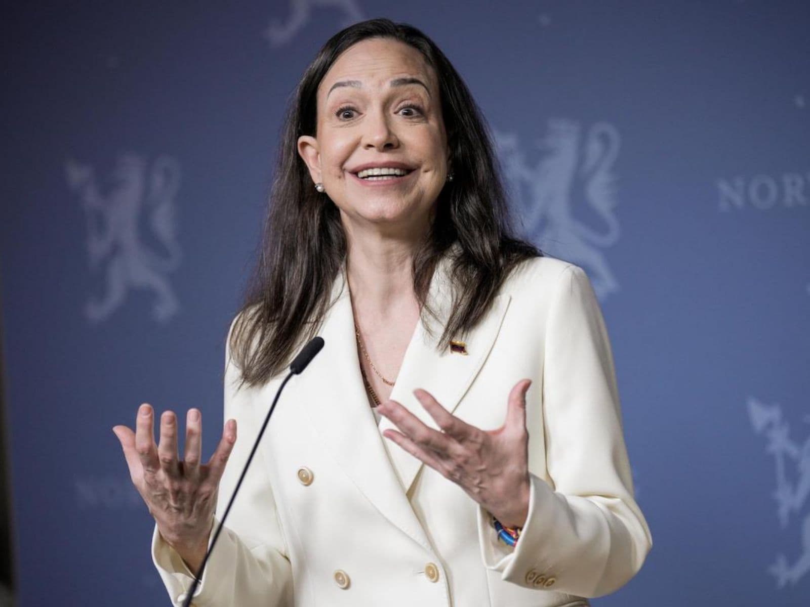 María Corina Machado denuncia crisis educativa en Venezuela: “Los maestros ganan $1 al día”