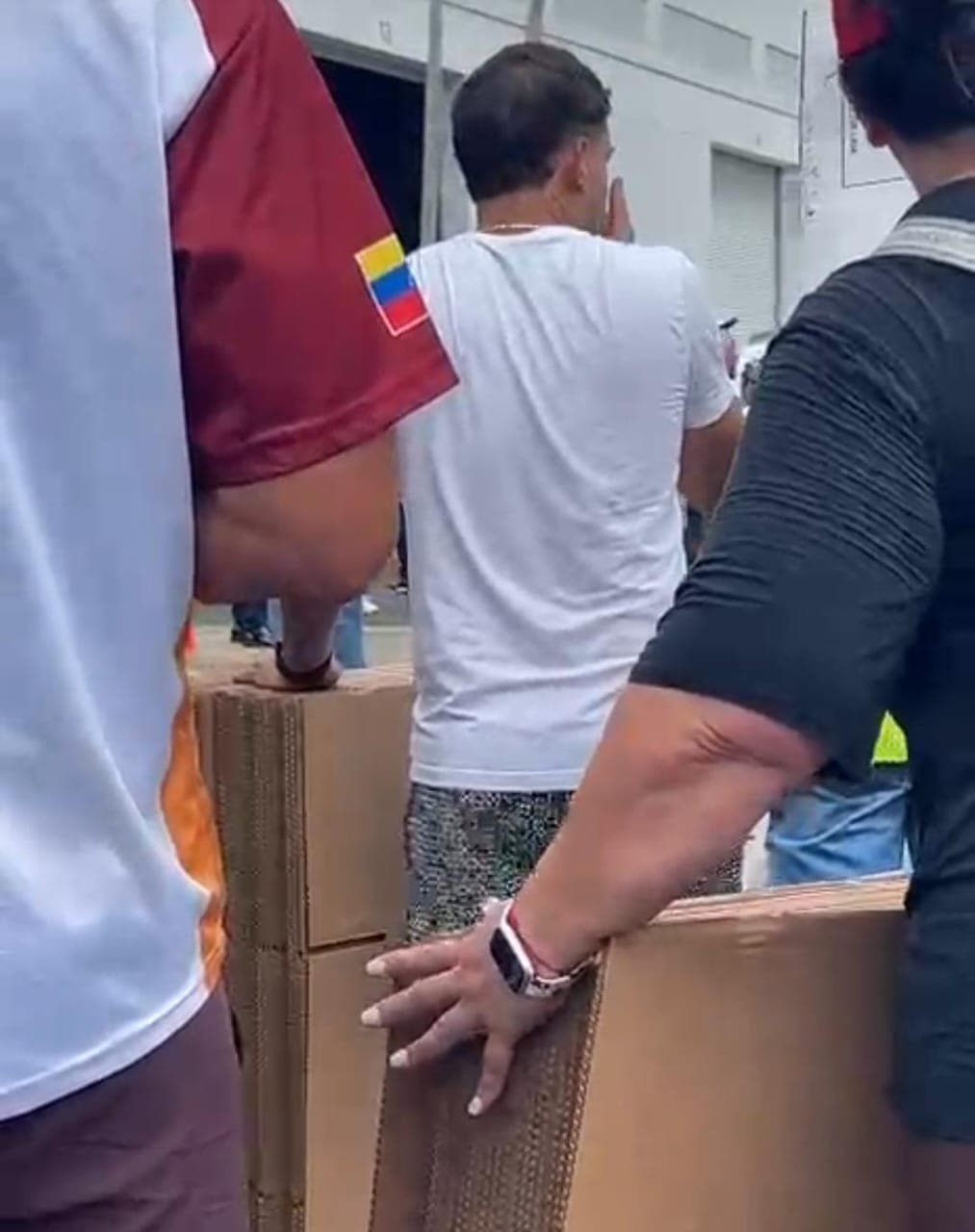 Ola de solidaridad desborda centro de acopio en Doral para asistir a las víctimas de los terremotos