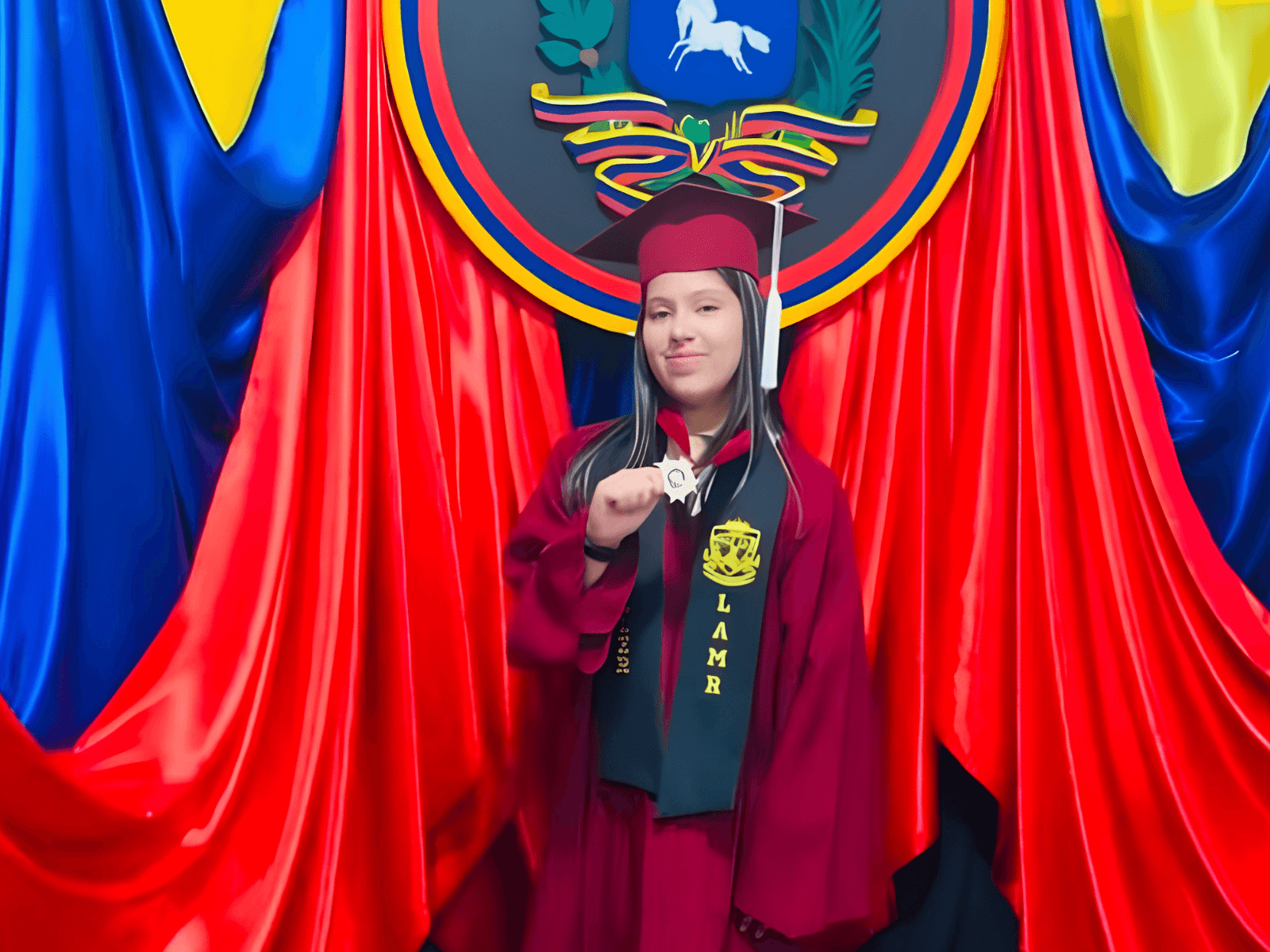 Adolescente Samantha Hernández se gradúa de bachiller a casi un mes de ser excarcelada