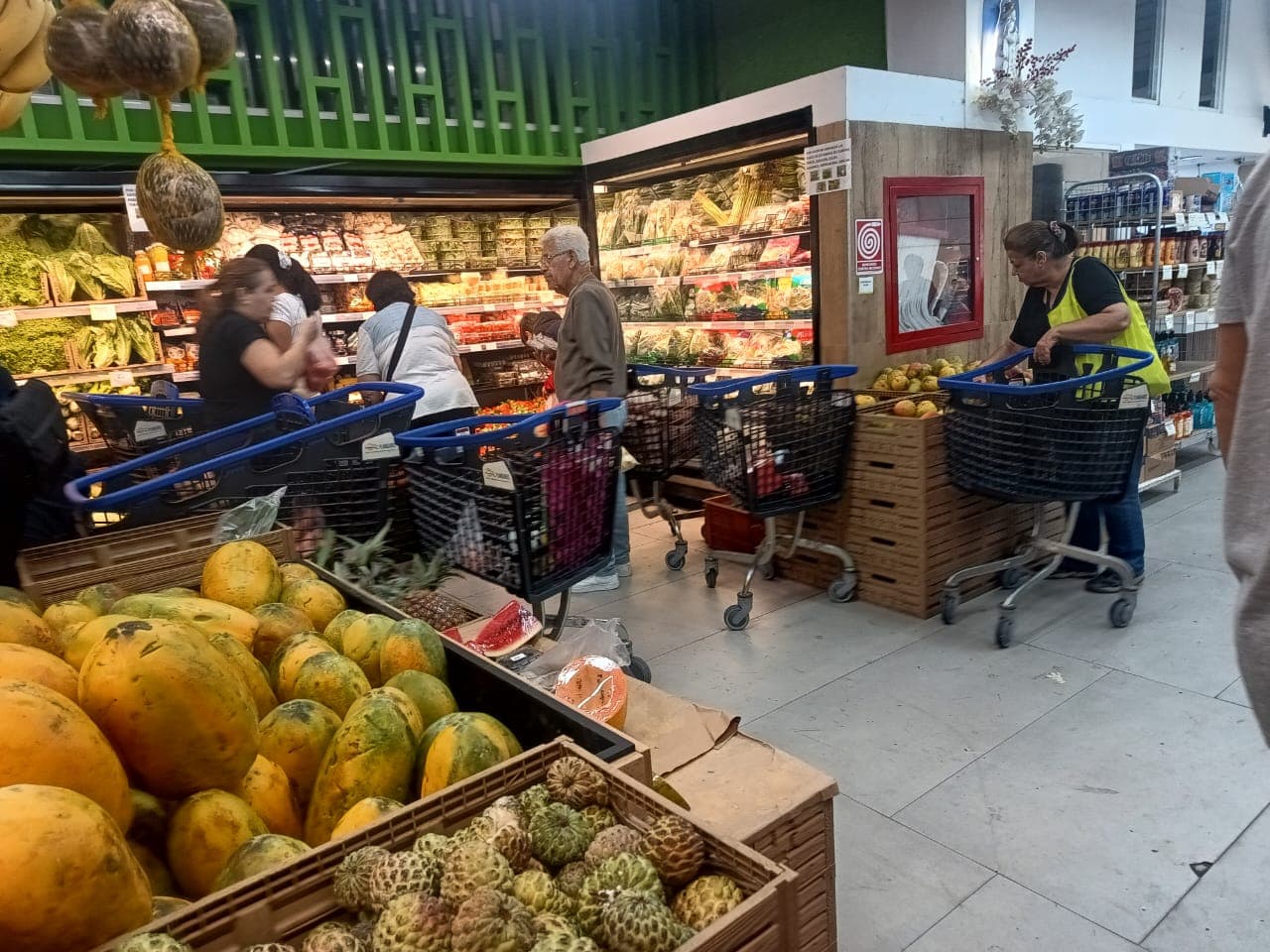 Garantizan reposición de alimentos y medicamentos