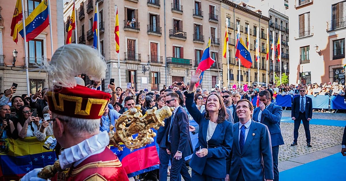 Mª Corina Machado recibe la Llave de Oro al grito de "libertad": "Que este día podamos repetirlo en una Venezuela libre"