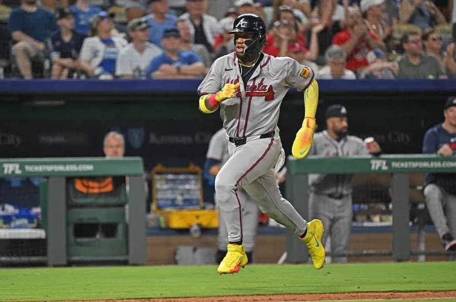 El gesto de Ronald Acuña Jr. con un joven pelotero que sobrevivió a los terremotos en La Guaira (VIDEO)