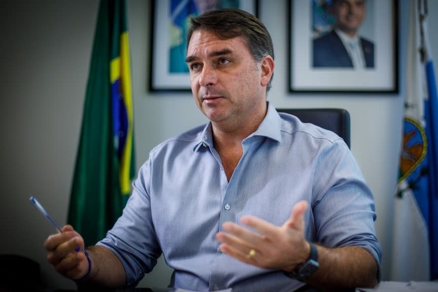 Supremio de Brasil prohibió visitas de Flávio Bolsonaro a su padre por este motivo