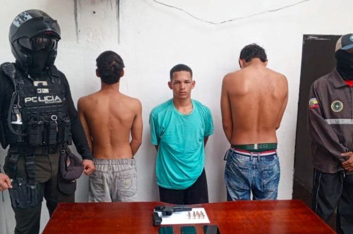 Policía de Ecuador detuvo a tres integrantes de peligrosa banda criminal, incluyendo dos menores