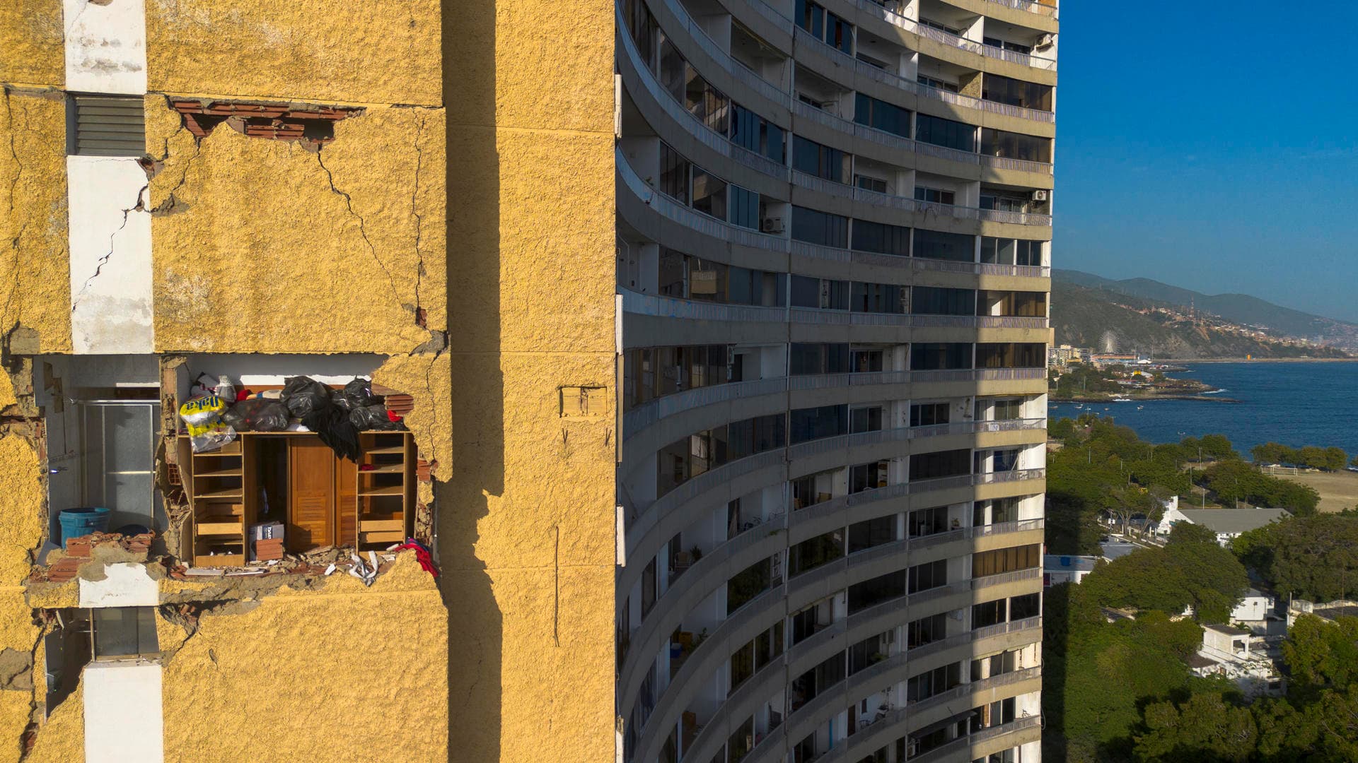 Terreno duro, estructura de hormigón, edificios compactos: arquitectura contra terremotos