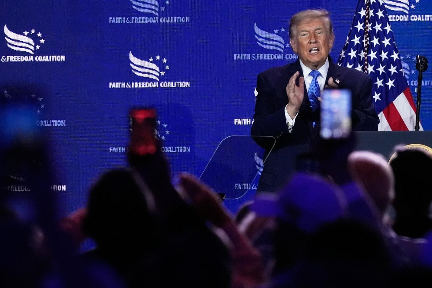 Trump reconoce que pidió una revisión a Infantino por la tarjeta roja a Balogun (VIDEO)