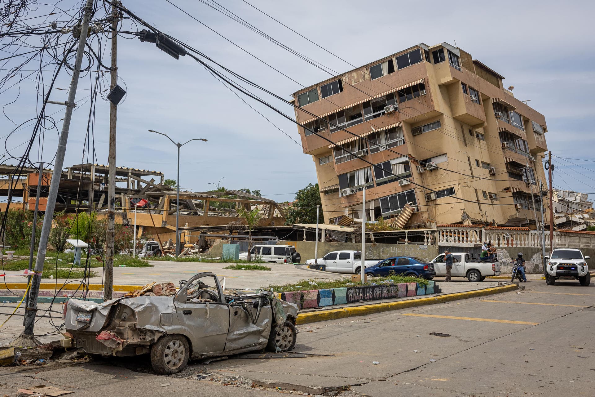 Países Bajos termina rescate en Venezuela ante menor posibilidad de hallar supervivientes