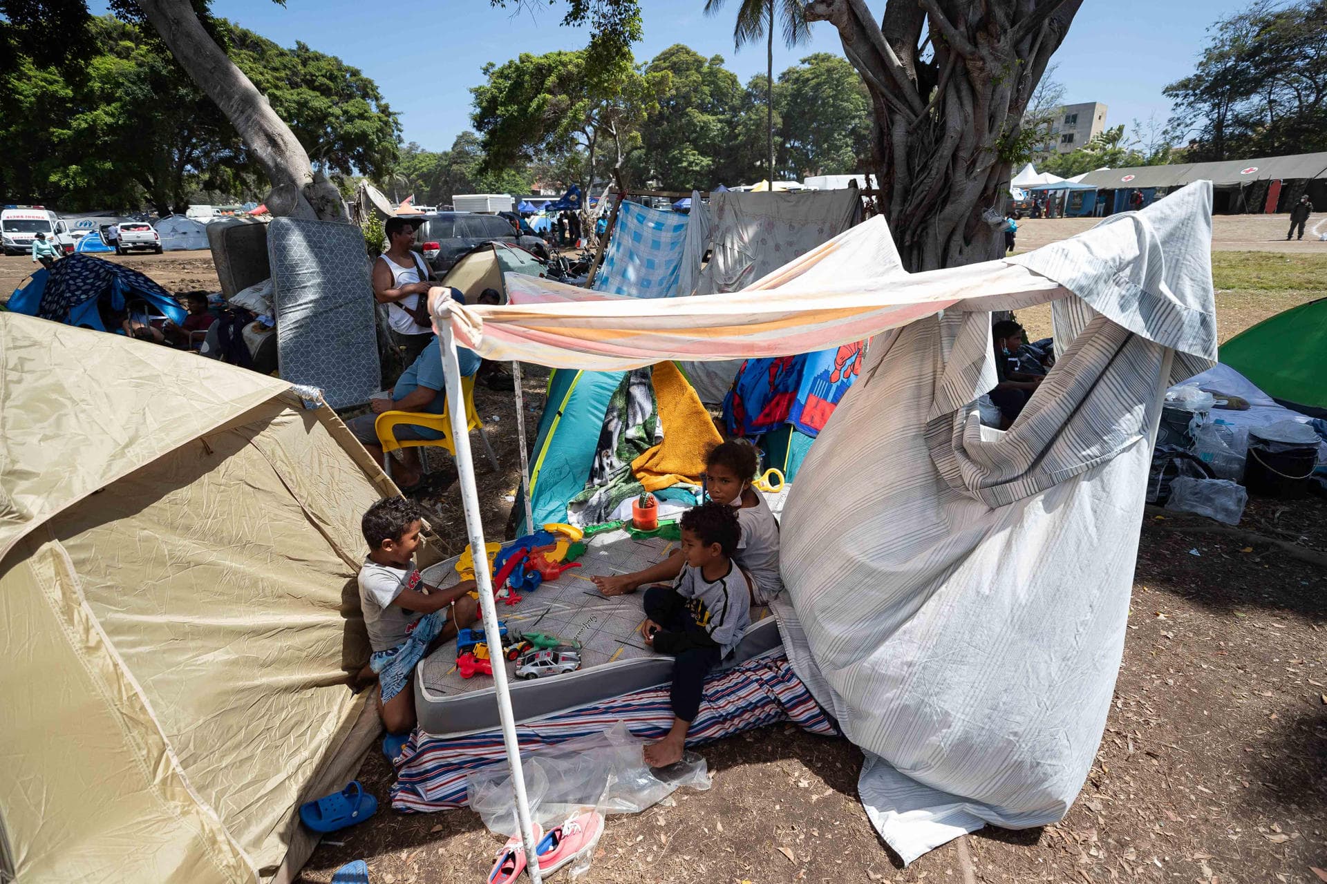 Líder de colectivos chavistas reconoce que están robando insumos de los refugios