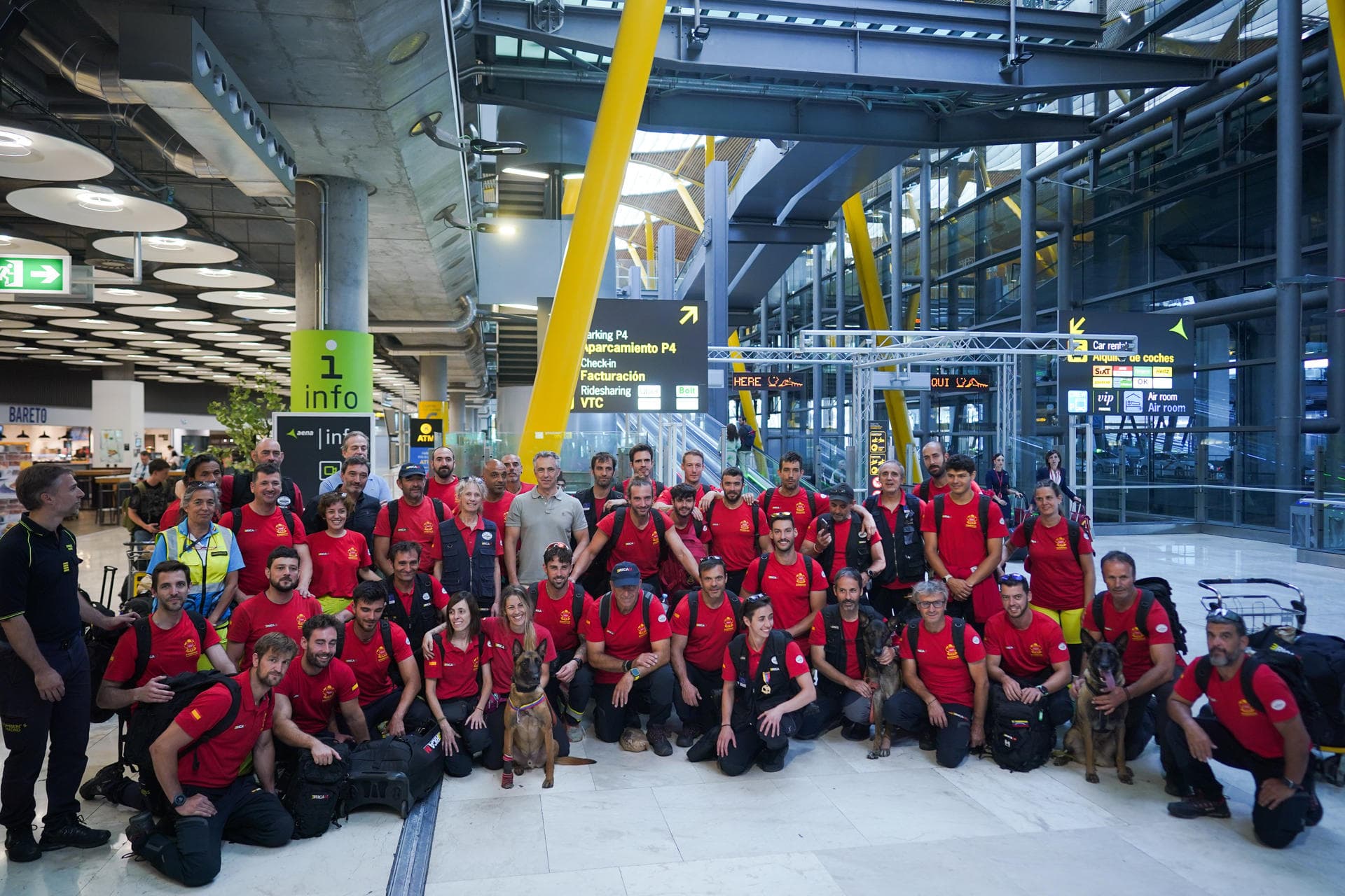 Regresan a Madrid 40 efectivos de emergencias tras ayudar en Venezuela por los terremotos