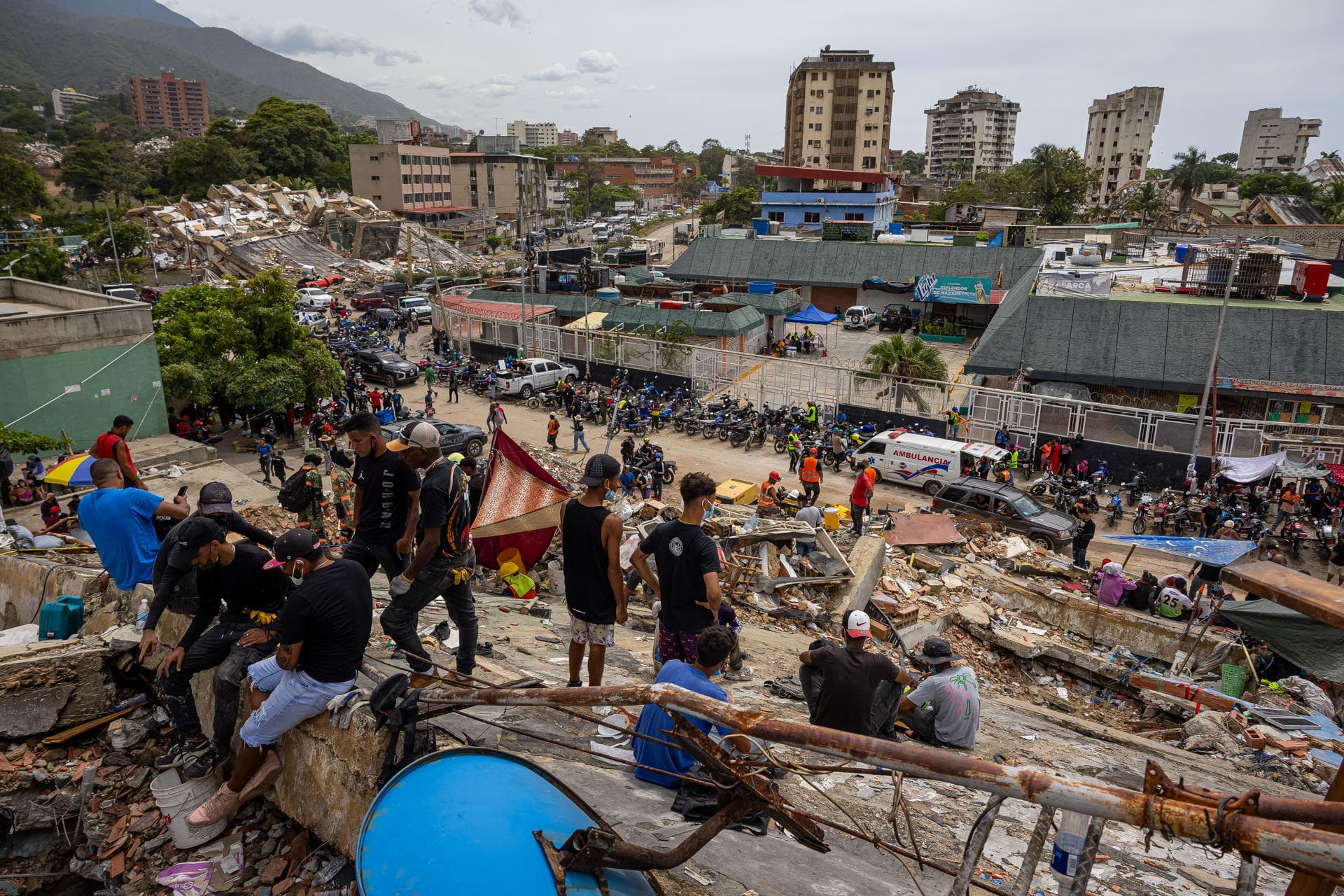 Mineros de El Callao continuarán labores de rescate en La Guaira tras los terremotos