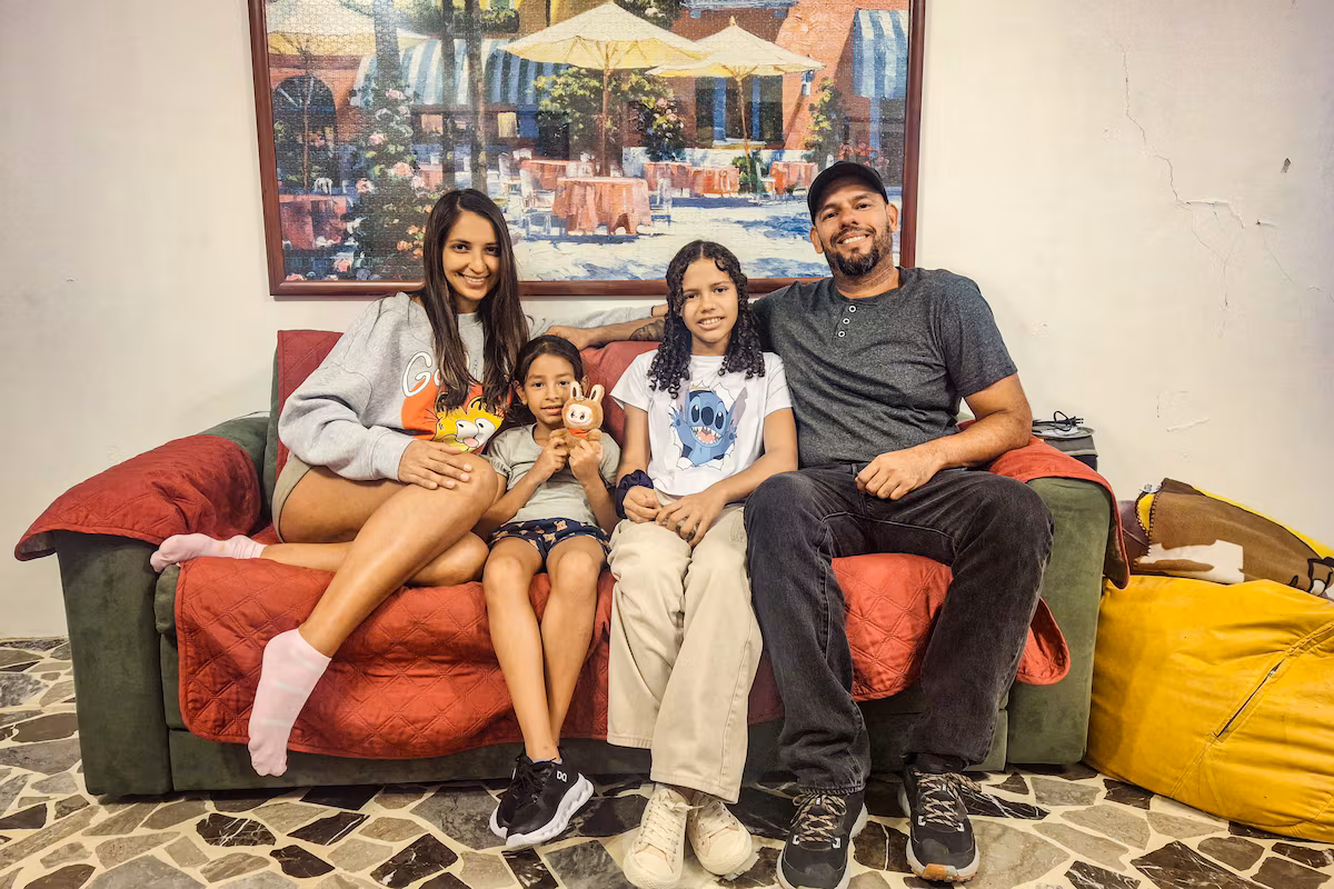 El consejo que salvó a las hermanas Hana y Livana del derrumbe de su edificio en Venezuela