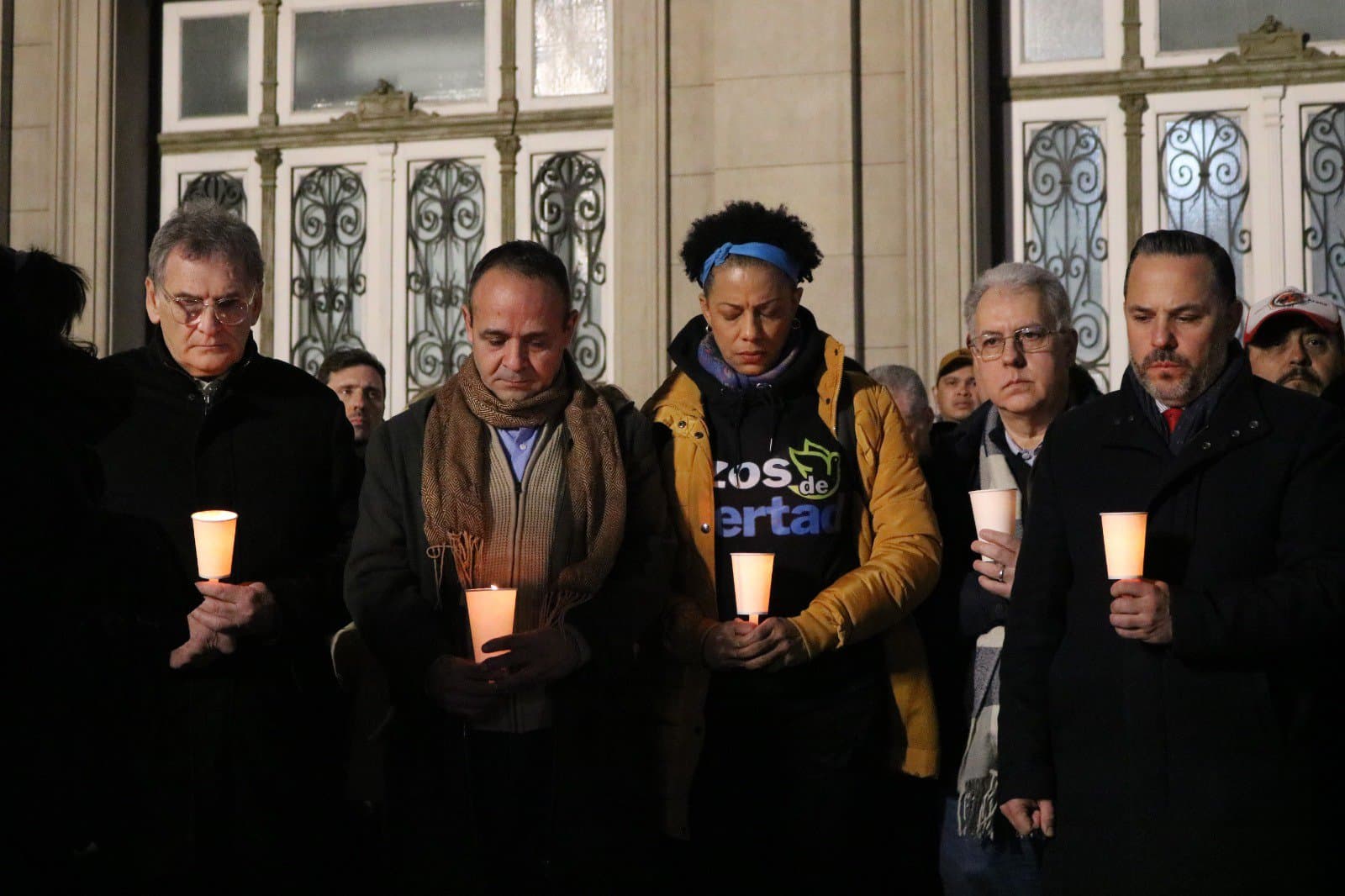Entre velas y plegarias: venezolanos en Argentina homenajearon a las víctimas de los terremotos (FOTOS)