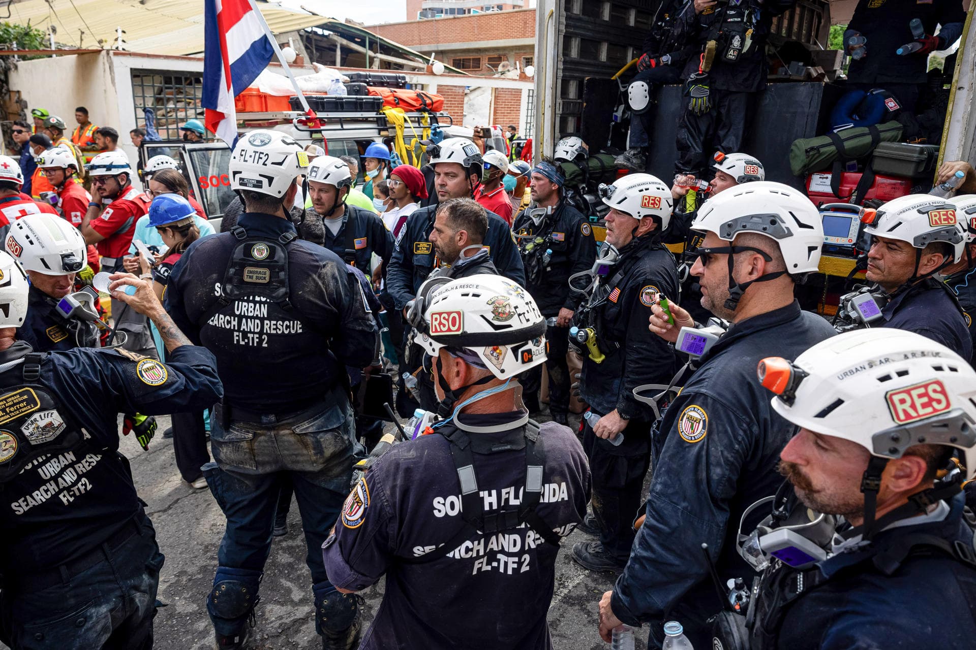 EEUU despidió a los rescatistas que asistieron en Venezuela: Salvaron vidas y trajeron esperanza (VIDEO)