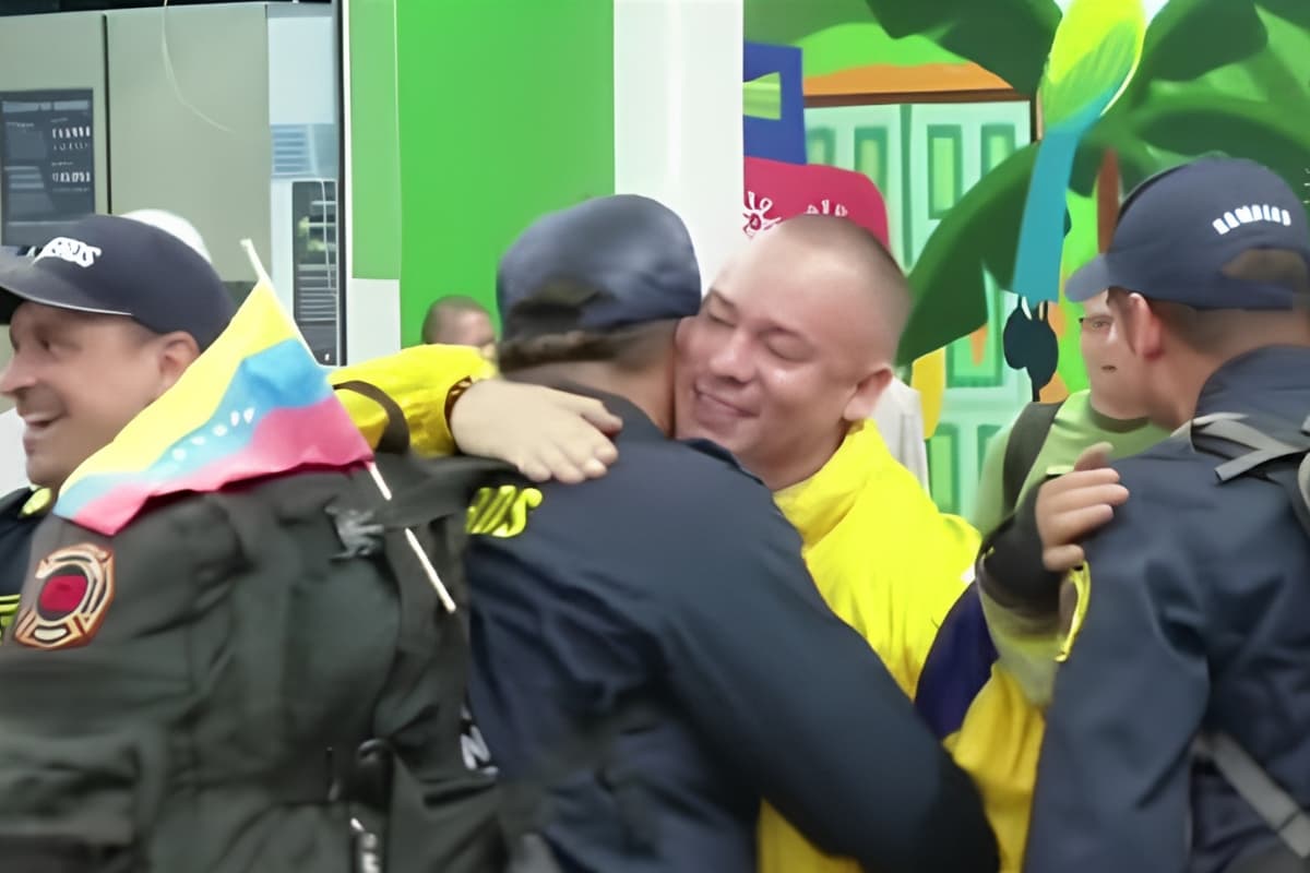 Bomberos de Medellín dejaron emotivo mensaje tras misión de rescate en Venezuela