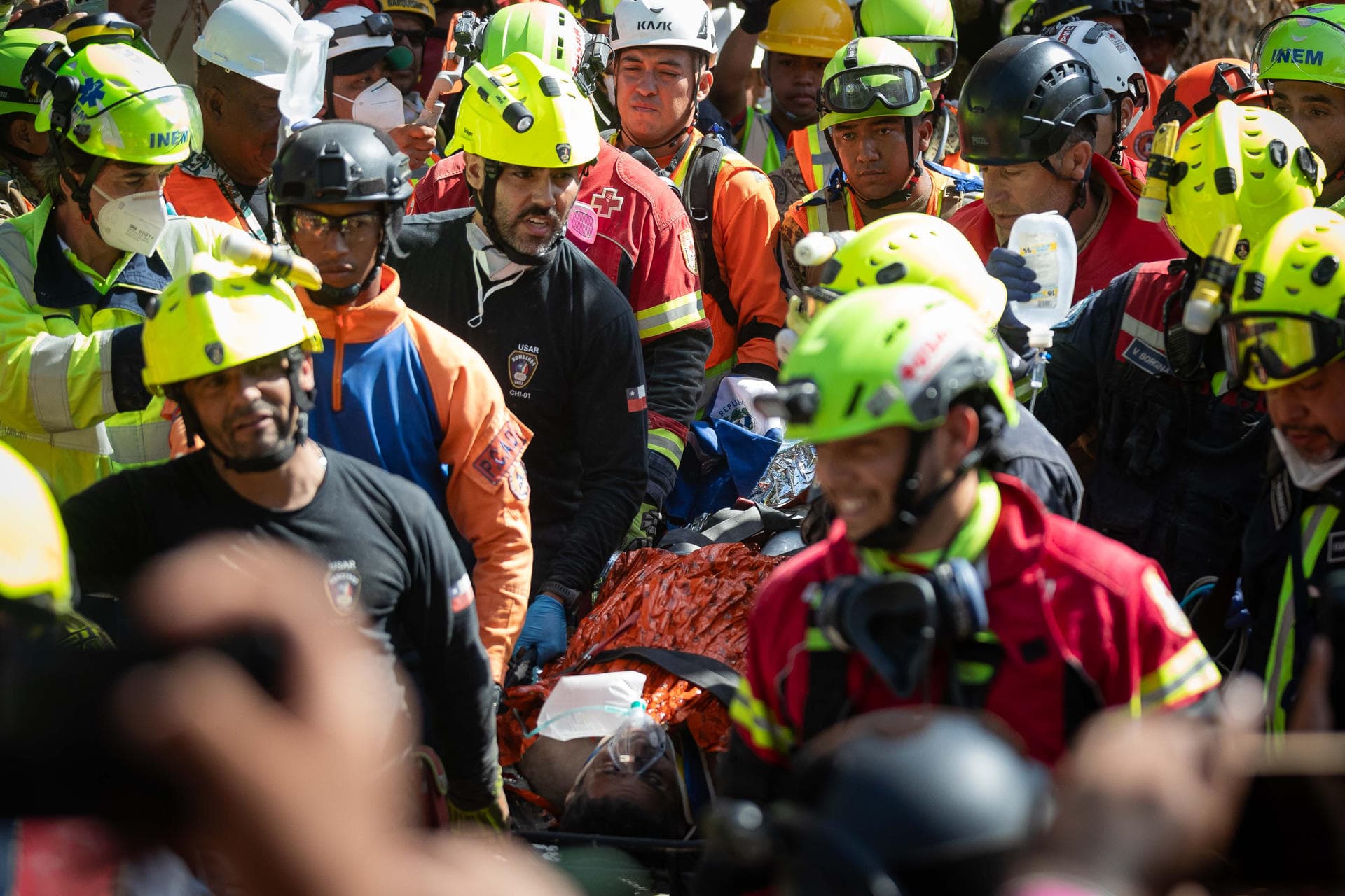 María Corina Machado celebró el rescate de un superviviente tras ocho días bajo los escombros