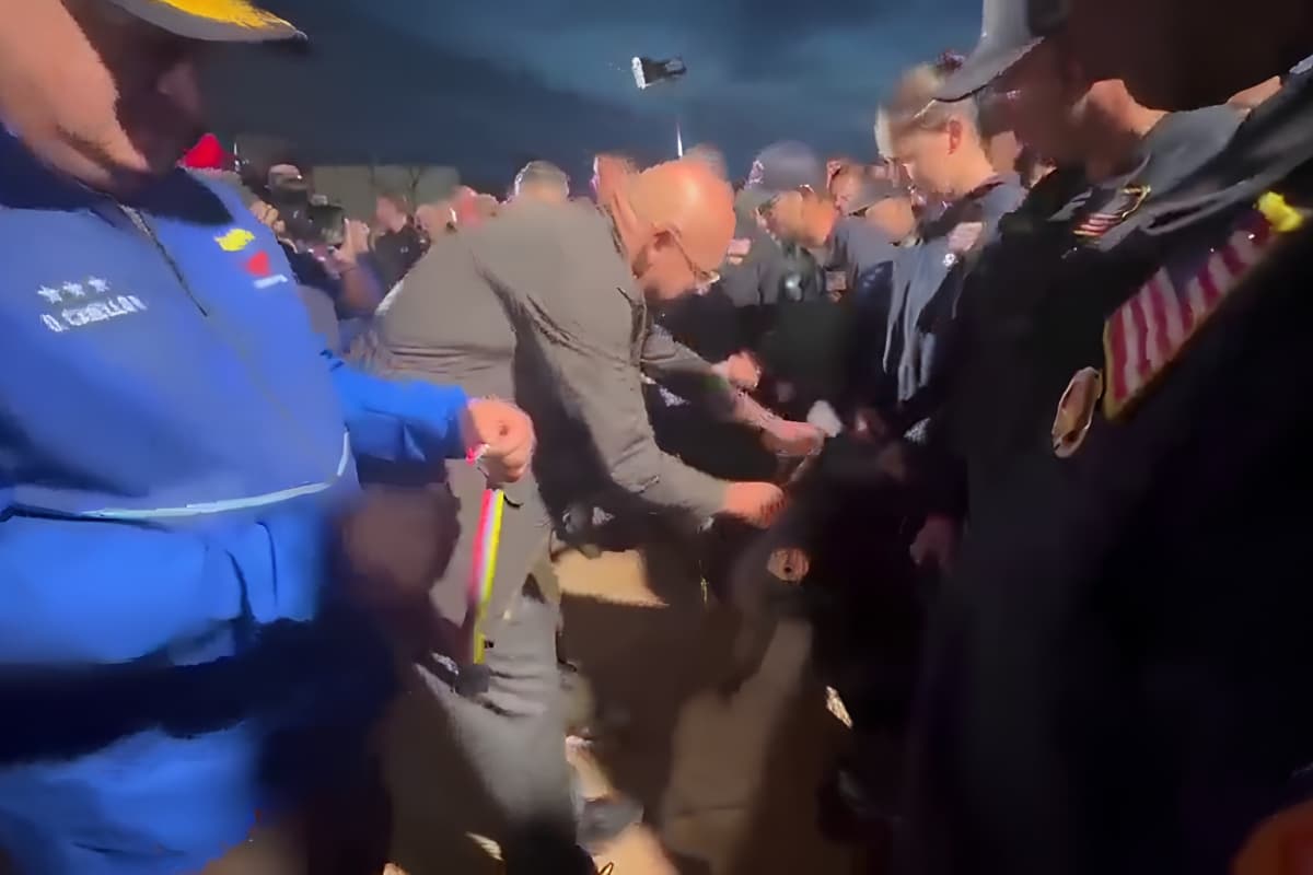 La imagen que nadie esperaba: Delcy, Diosdado y Jorge entregando medallas a rescatistas de EEUU (VIDEO)