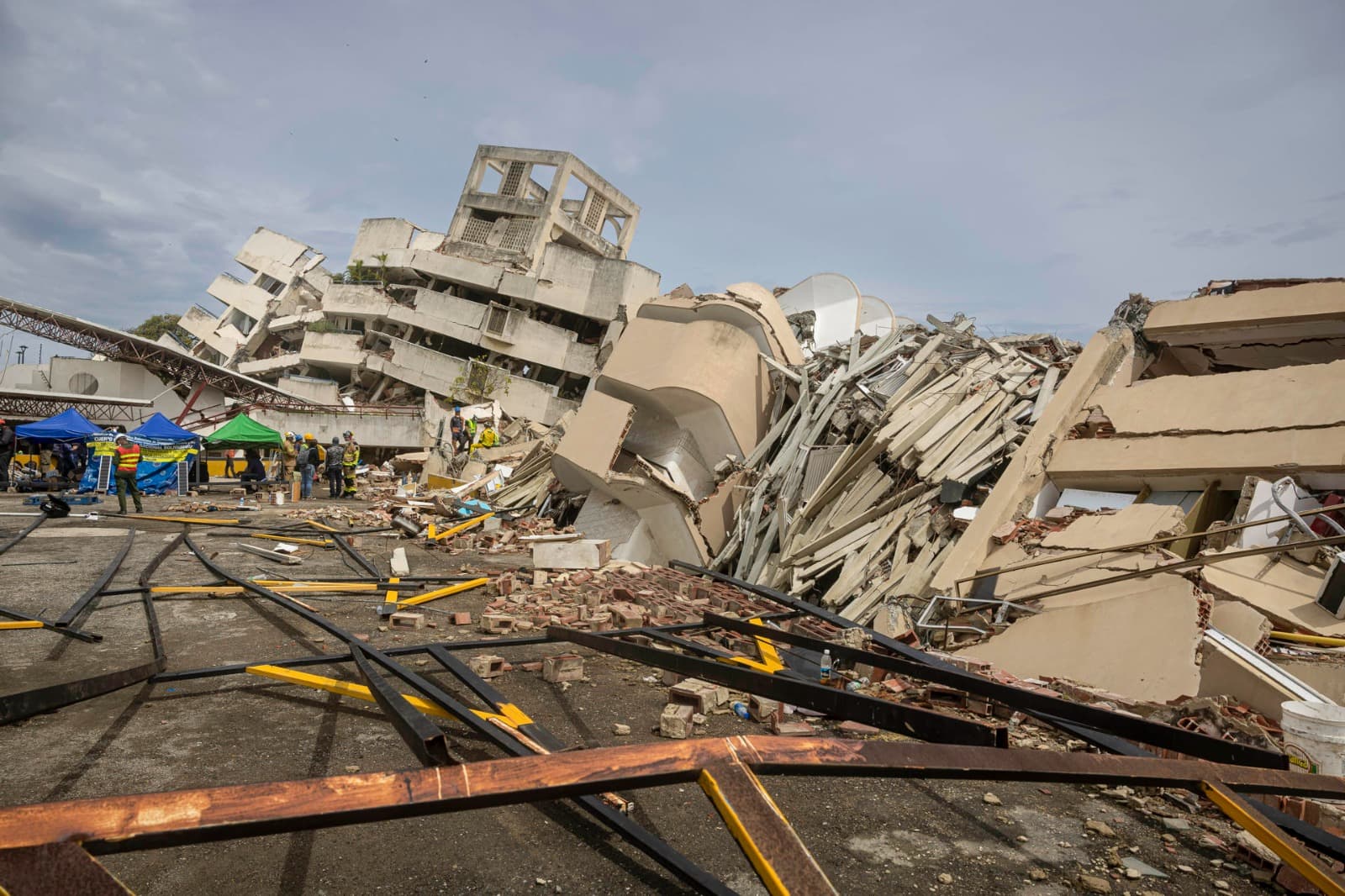 El Tiempo: Ni la caída de Maduro cambió tanto a Venezuela como el doble terremoto