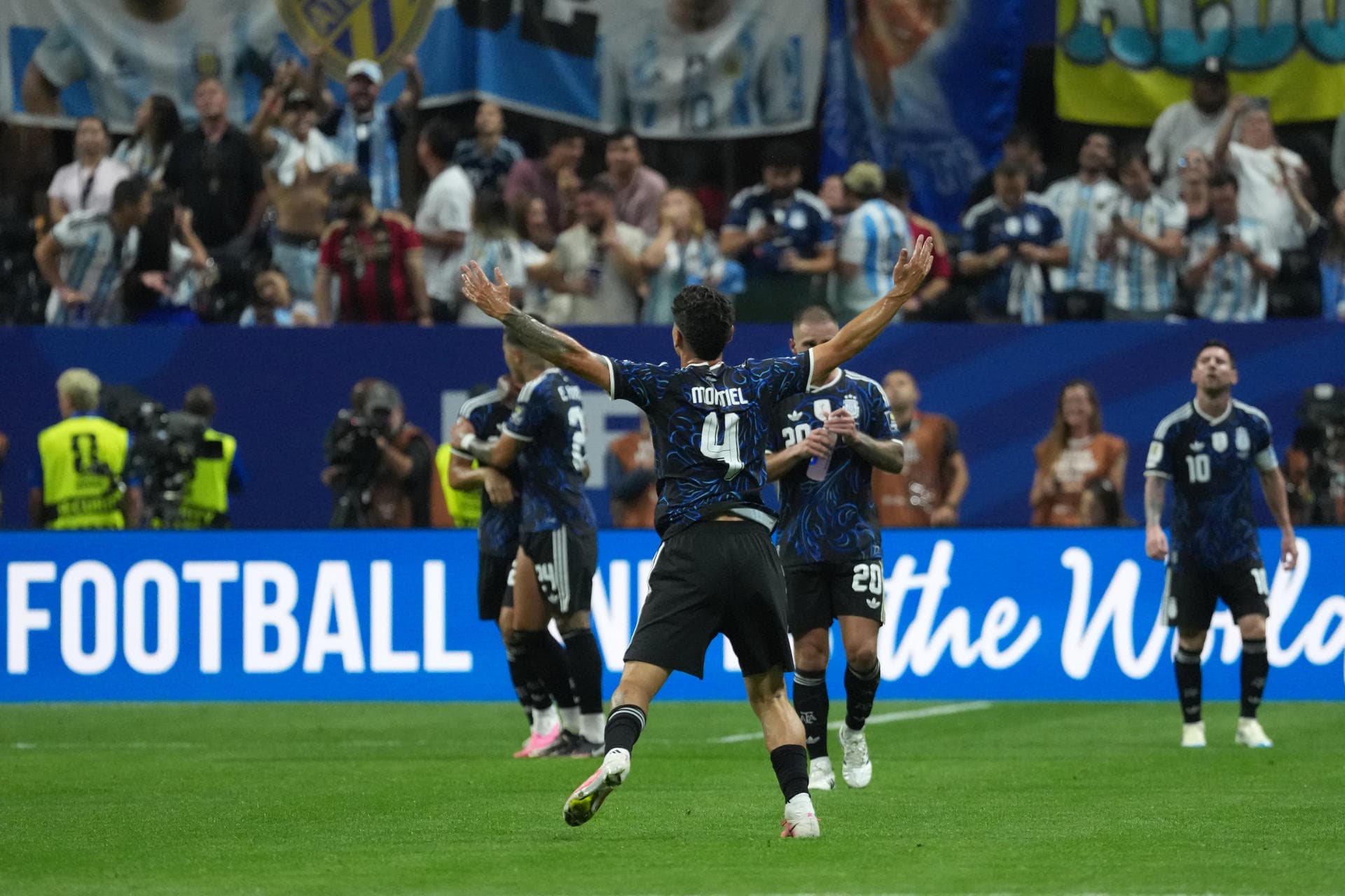 ¿Habrá sanción? Fifa revisó lo ocurrido con la bandera de Malvinas en la semifinal del Mundial