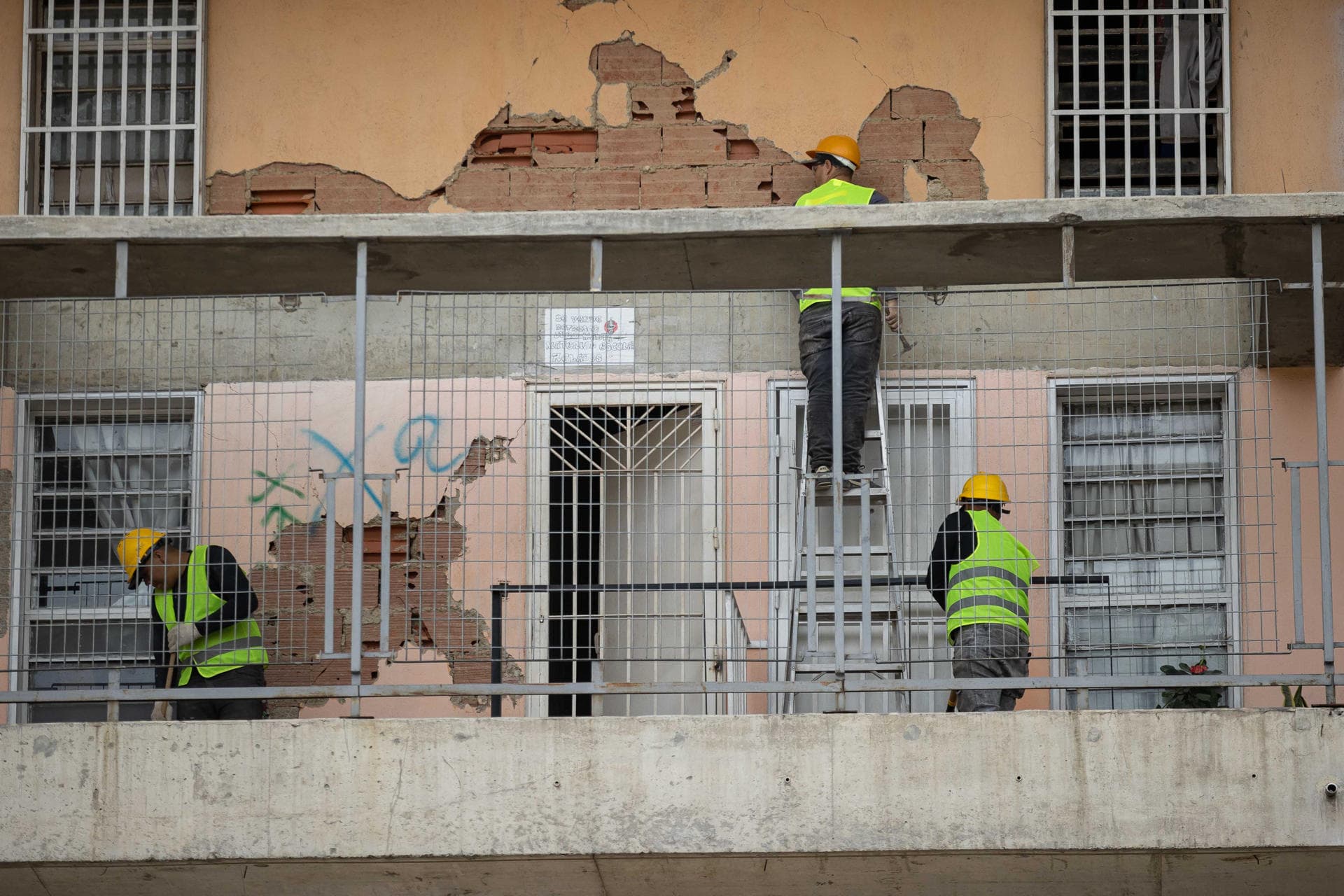 Ingeniero alertó sobre dos problemas que amenazan la recuperación de edificios en Caracas (VIDEO)