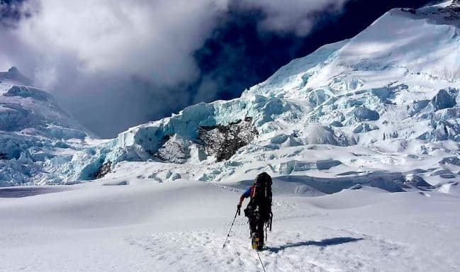 Avalancha en la montaña más alta de Perú dejó al menos un muerto y dos heridos