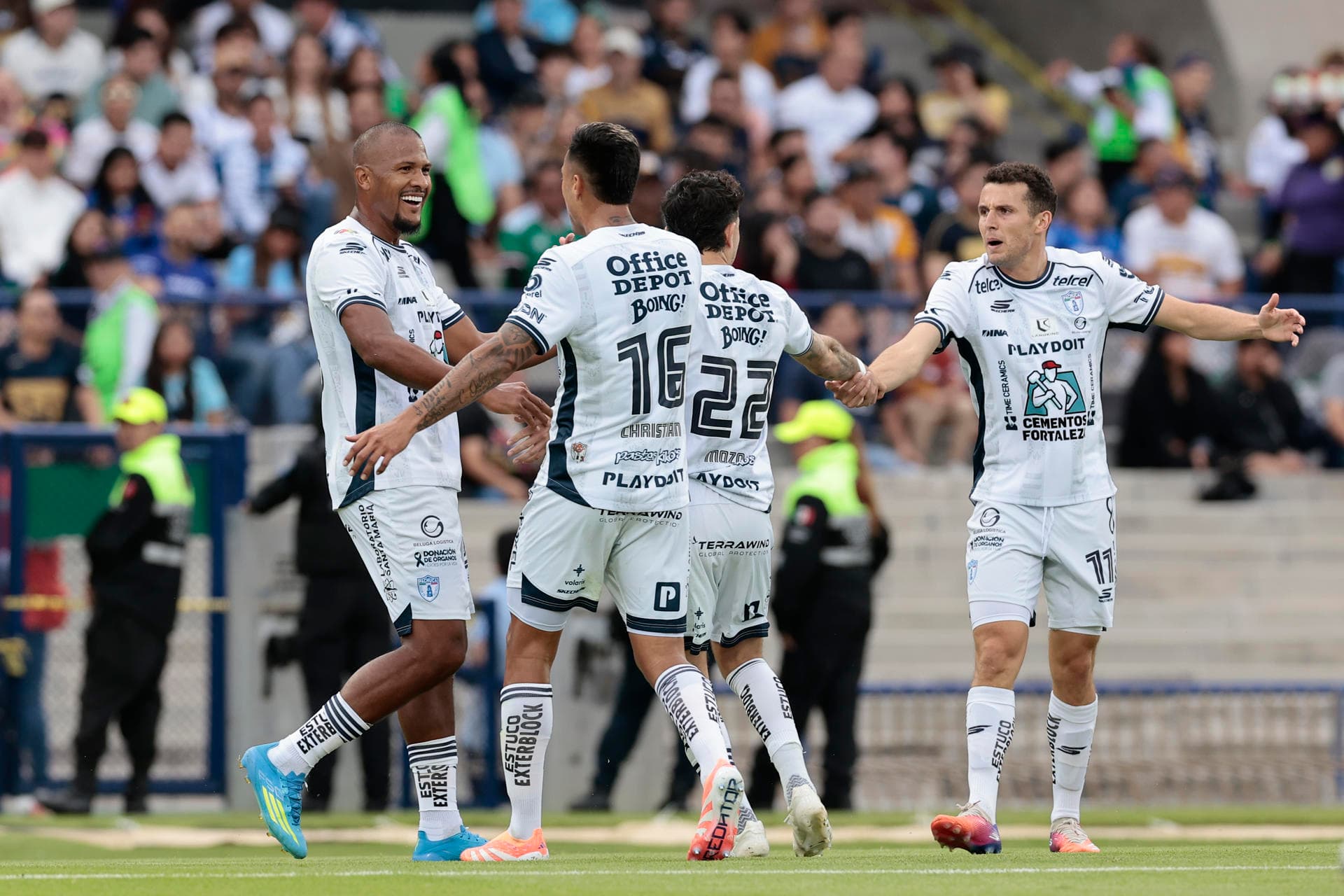 ¡Salomón Rondón arrancó encendido! Doblete del venezolano para destrozar a Pumas (VIDEOS)